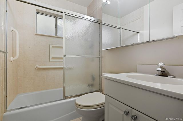 13 Cynthia Lane, Plainview, NY 11803