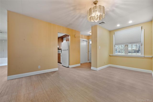 13 Cynthia Lane, Plainview, NY 11803