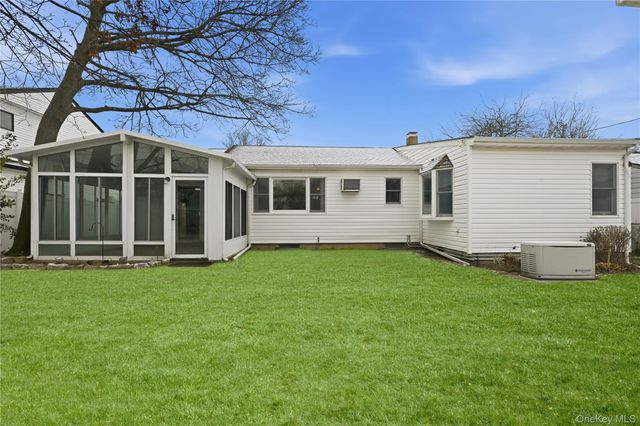 13 Cynthia Lane, Plainview, NY 11803