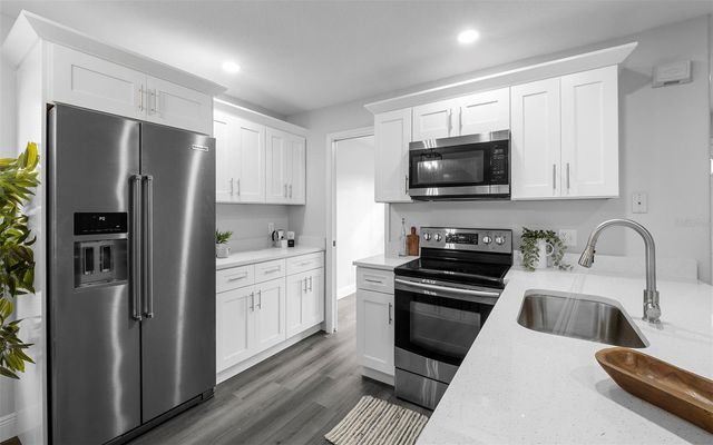 212 2ND AVENUE SE, Lutz, FL 33549