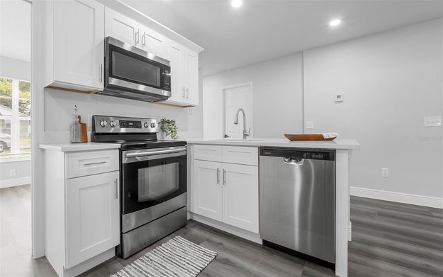 212 2ND AVENUE SE, Lutz, FL 33549