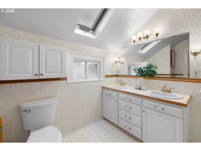 3025 Ne 17TH Ave, Portland, OR 97212