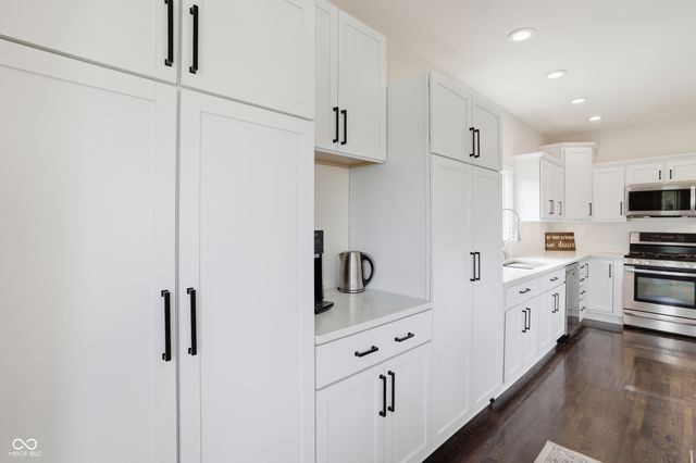 6560 Calais Circle, Indianapolis, IN 46220