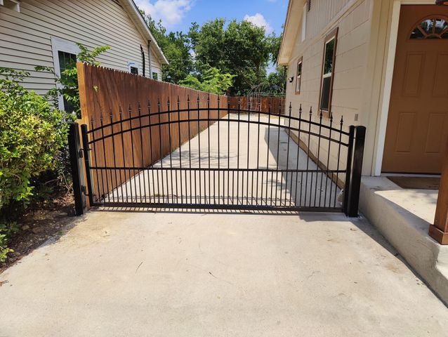 2717 Townsend Drive, Fort Worth, TX 76110