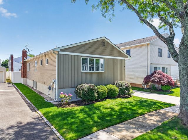 9 Smith Place, Williston Park, NY 11596