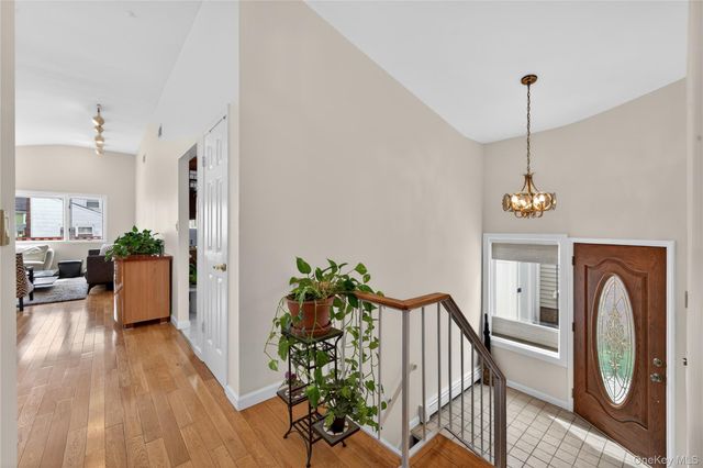 9 Smith Place, Williston Park, NY 11596