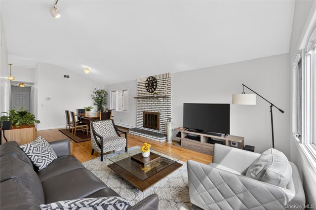 9 Smith Place, Williston Park, NY 11596