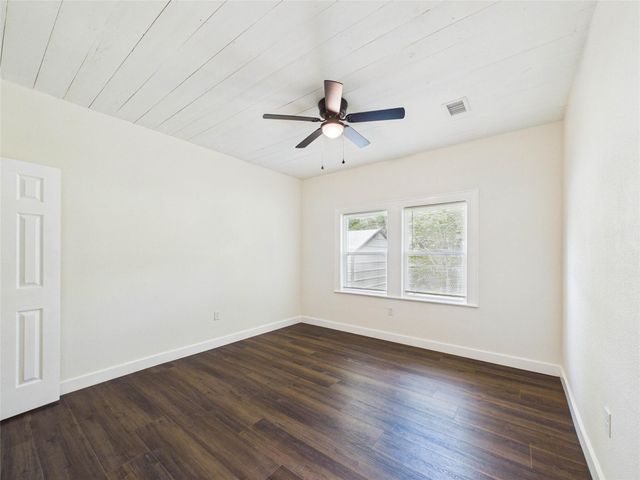 24 11th Avenue N, Texas City, TX 77590