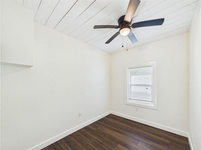 24 11th Avenue N, Texas City, TX 77590