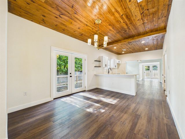 24 11th Avenue N, Texas City, TX 77590