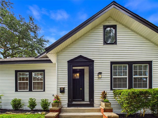 24 11th Avenue N, Texas City, TX 77590