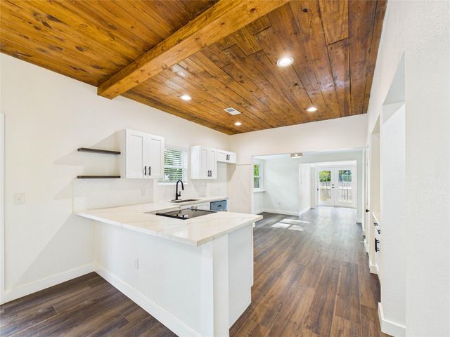 24 11th Avenue N, Texas City, TX 77590