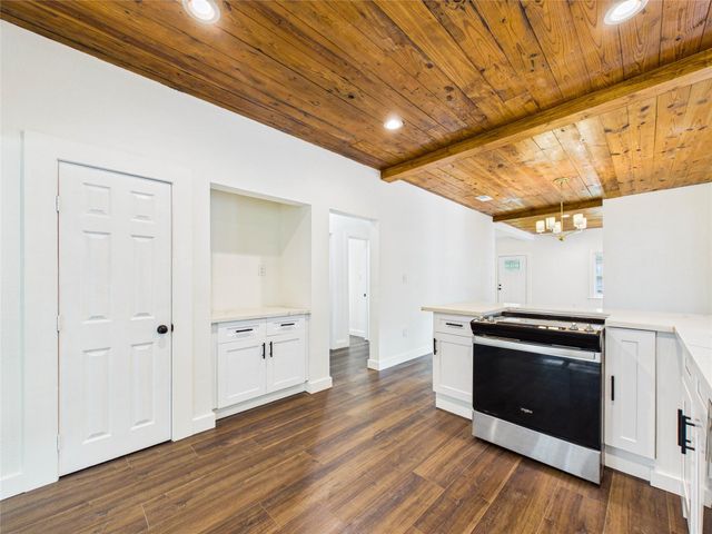 24 11th Avenue N, Texas City, TX 77590