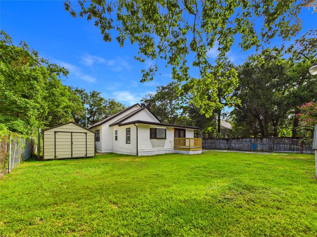24 11th Avenue N, Texas City, TX 77590