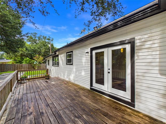 24 11th Avenue N, Texas City, TX 77590