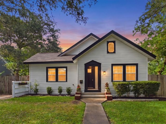 24 11th Avenue N, Texas City, TX 77590