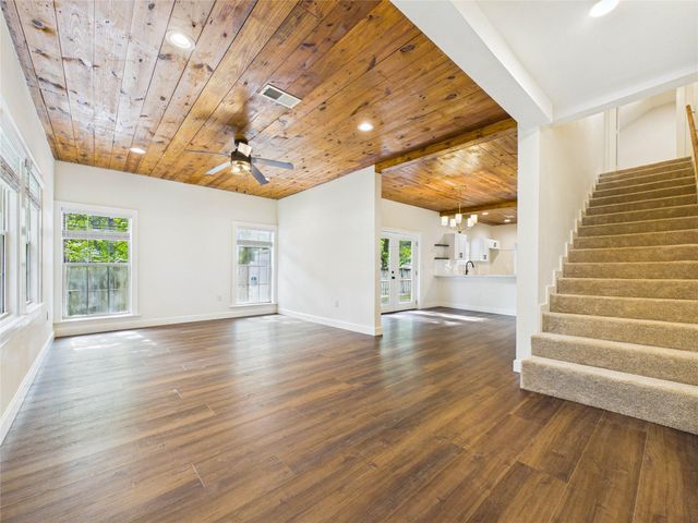 24 11th Avenue N, Texas City, TX 77590