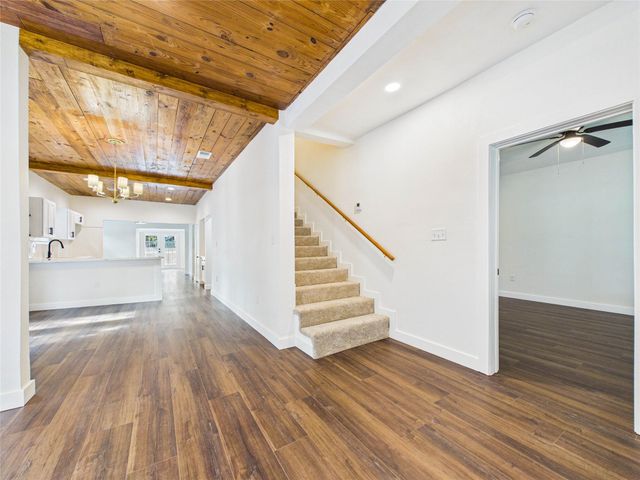 24 11th Avenue N, Texas City, TX 77590