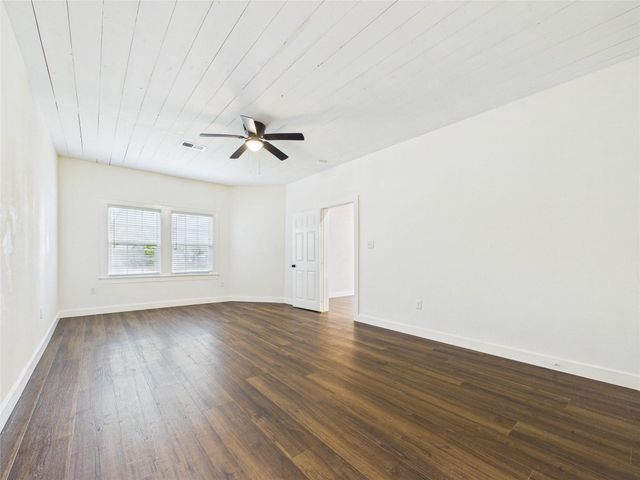 24 11th Avenue N, Texas City, TX 77590