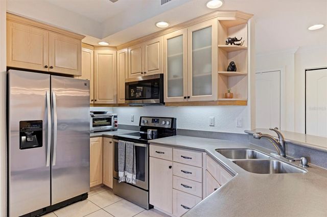 750 4TH AVENUE S 305D, St Petersburg, FL 33701