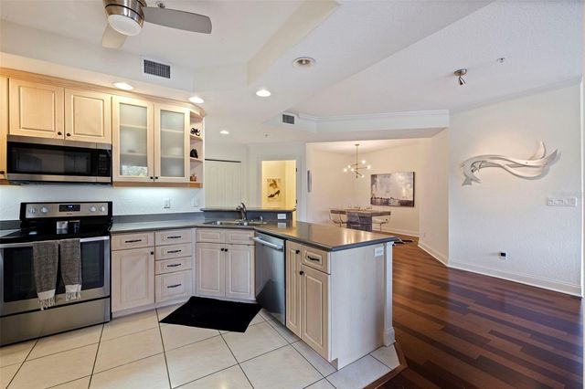 750 4TH AVENUE S 305D, St Petersburg, FL 33701