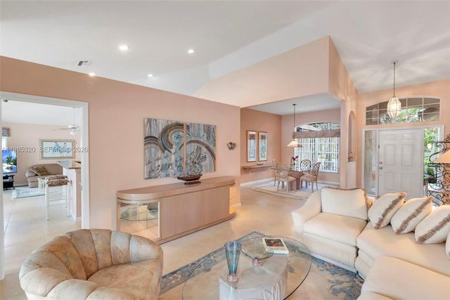 4927 NW 67th Ave, Lauderhill, FL 33319