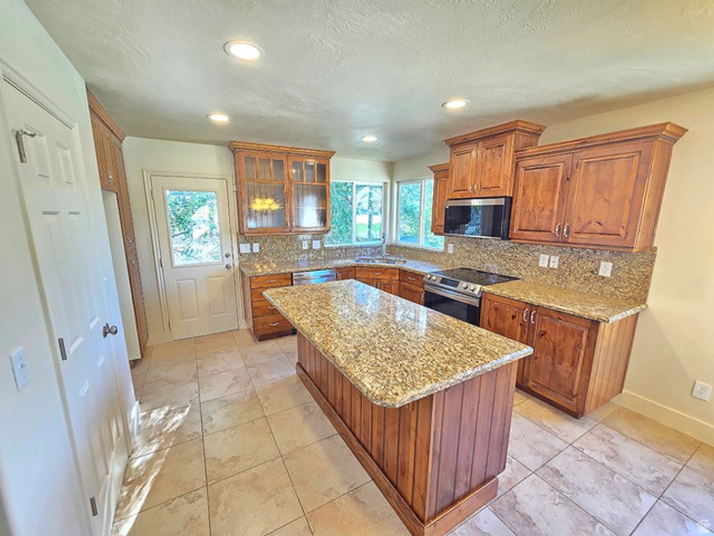 6755 S WAKEFIELD WAY, West Jordan, UT 84081 — photo 4