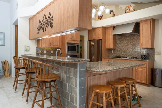 2233 Cortina Circle, Escondido, CA 92029