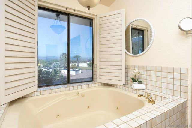 2233 Cortina Circle, Escondido, CA 92029