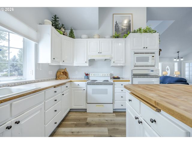 2911 SHIRLEY St, Eugene, OR 97404