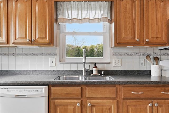835 Wible Run Rd, Shaler, PA 15209