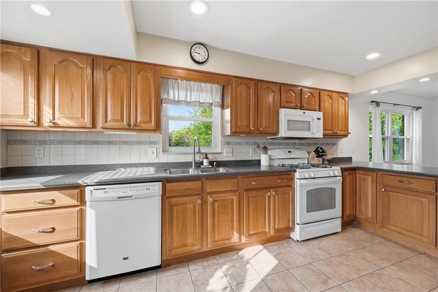 835 Wible Run Rd, Shaler, PA 15209
