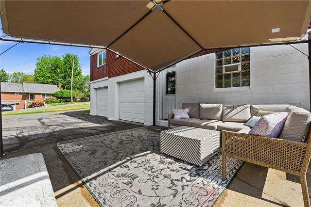 835 Wible Run Rd, Shaler, PA 15209