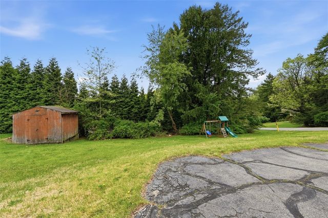 835 Wible Run Rd, Shaler, PA 15209
