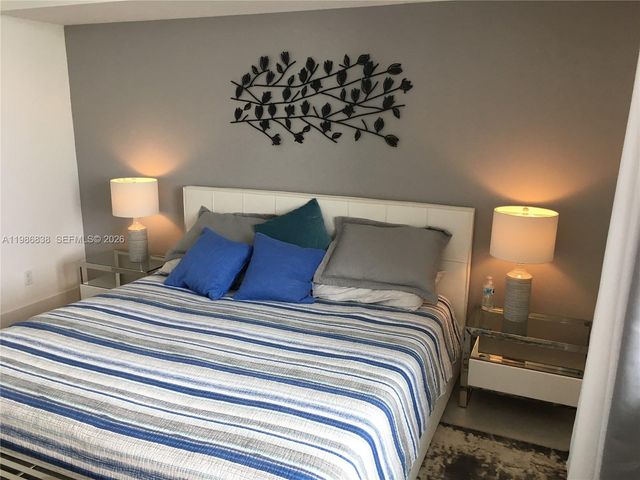 335 S Biscayne Blvd 3910, Miami, FL 33131