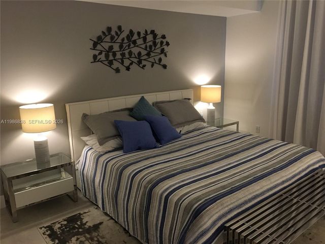 335 S Biscayne Blvd 3910, Miami, FL 33131