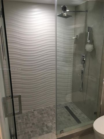 335 S Biscayne Blvd 3910, Miami, FL 33131