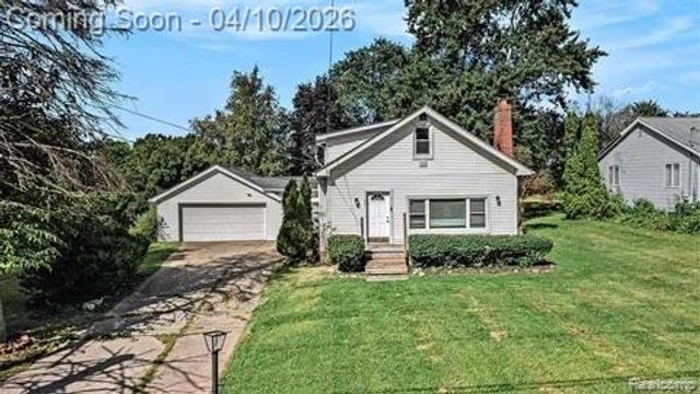 371 Hillcliff Drive, Waterford Charter Township, MI 48328
