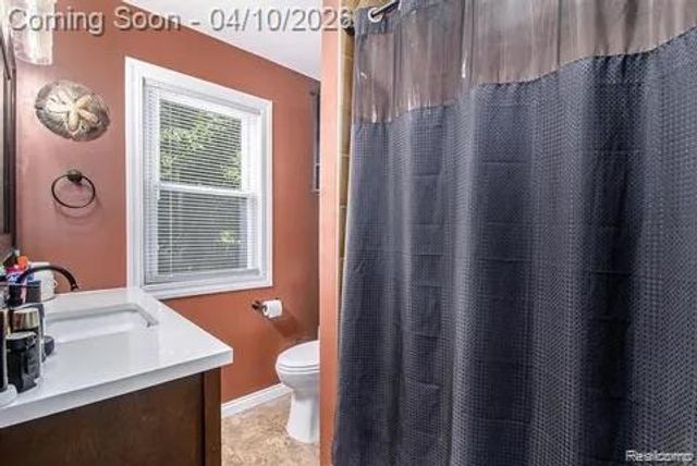 371 Hillcliff Drive, Waterford Charter Township, MI 48328