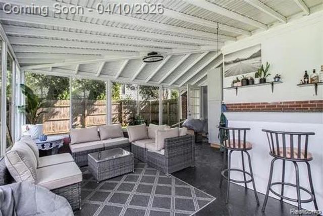 371 Hillcliff Drive, Waterford Charter Township, MI 48328