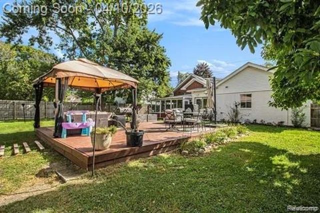 371 Hillcliff Drive, Waterford Charter Township, MI 48328