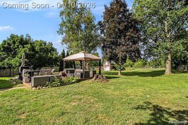 371 Hillcliff Drive, Waterford Charter Township, MI 48328