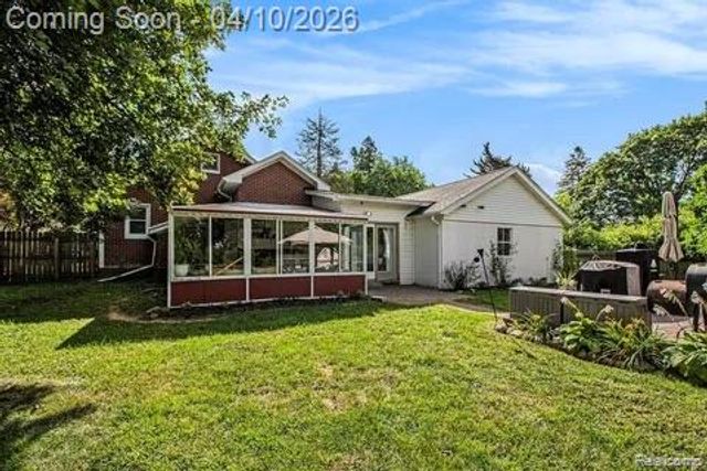 371 Hillcliff Drive, Waterford Charter Township, MI 48328