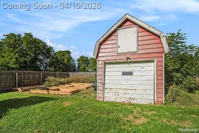 371 Hillcliff Drive, Waterford Charter Township, MI 48328