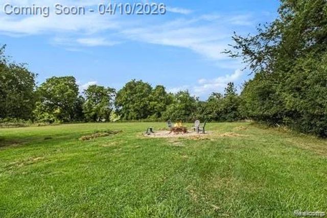 371 Hillcliff Drive, Waterford Charter Township, MI 48328