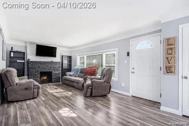 371 Hillcliff Drive, Waterford Charter Township, MI 48328