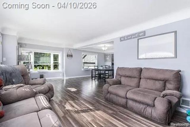 371 Hillcliff Drive, Waterford Charter Township, MI 48328