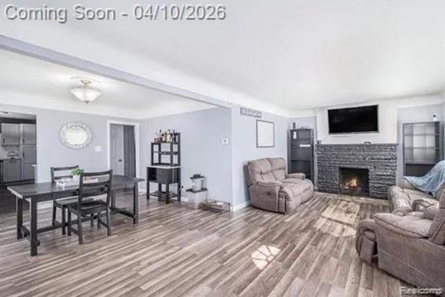 371 Hillcliff Drive, Waterford Charter Township, MI 48328