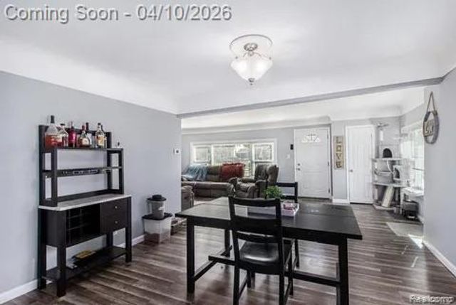 371 Hillcliff Drive, Waterford Charter Township, MI 48328