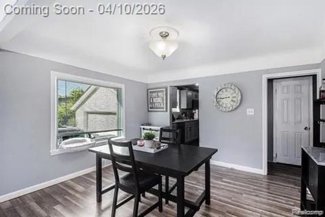 371 Hillcliff Drive, Waterford Charter Township, MI 48328